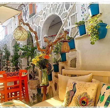 Sade Hotel